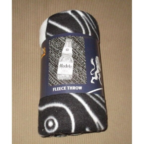 New Modelo Especial Beer Fleece Throw Gift Blanket Cerveza Bottle Label Logo NIP - Picture 2 of 2